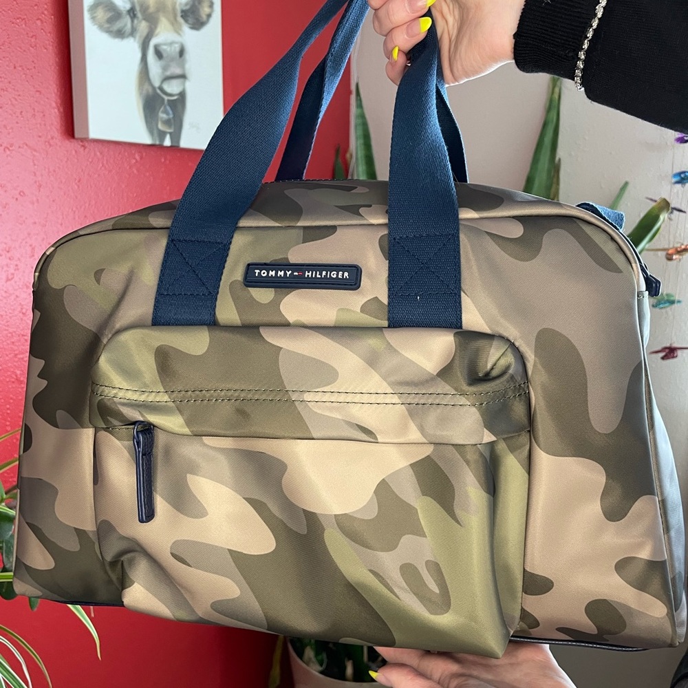 Medium sized Tommy Hilfiger duffle bag! NWT.